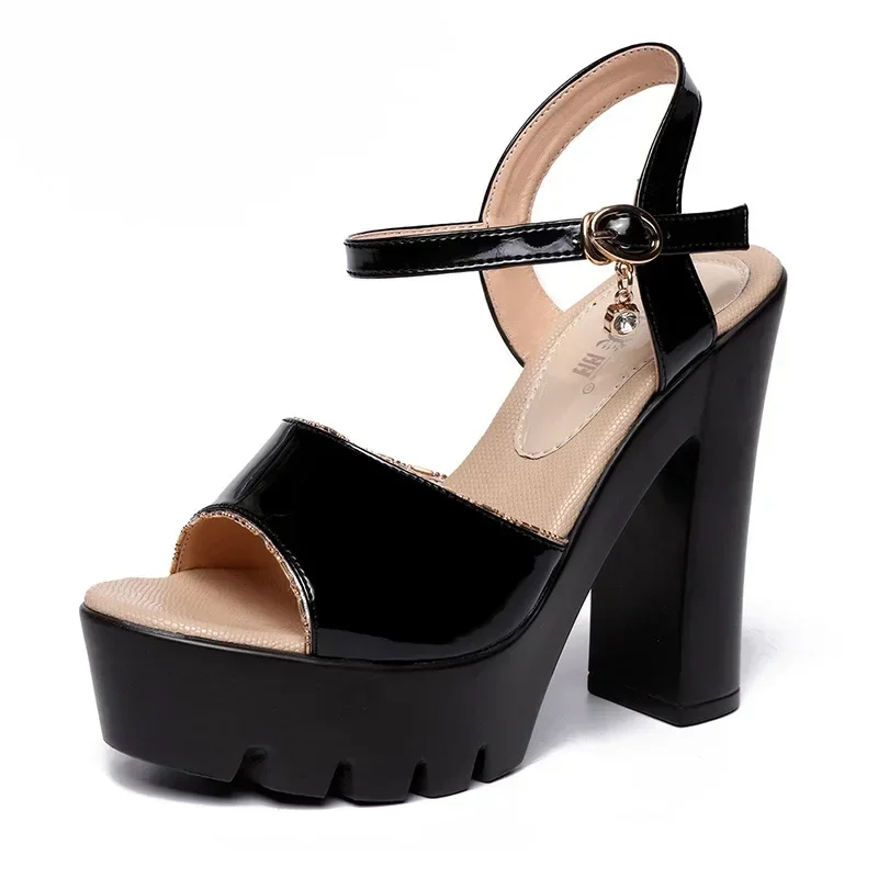 Sandalias de charol con parte  - Chunky Sneaker Platform reseña y precio